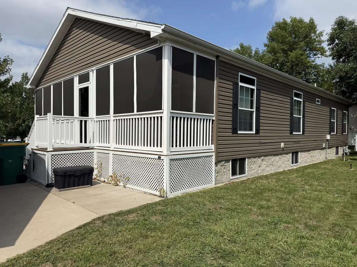 2200 Black Pine DR, Cambridge, MN 55008