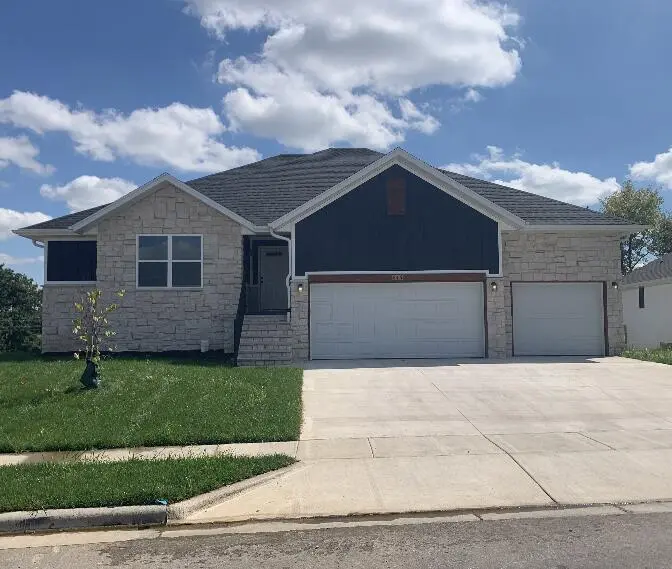 646 W Brook Hollow RD, Nixa, MO 65714