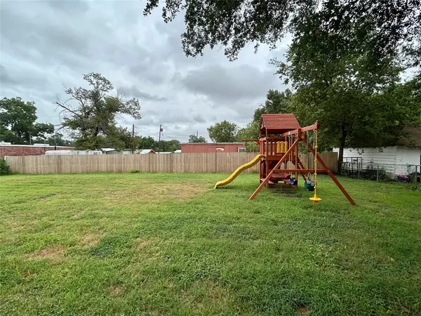 111 S Canton Street, Mexia, TX 76667