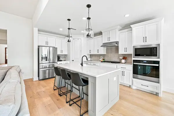 8716 Bur Oak Drive, Justin, TX 76247
