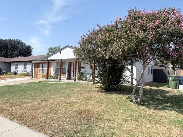 701 Sweetbriar, Lewisville, TX 75067