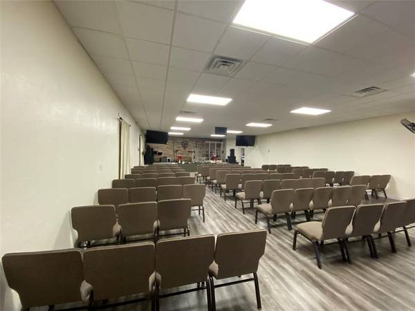 7041 Military Parkway, Dallas, TX 75227