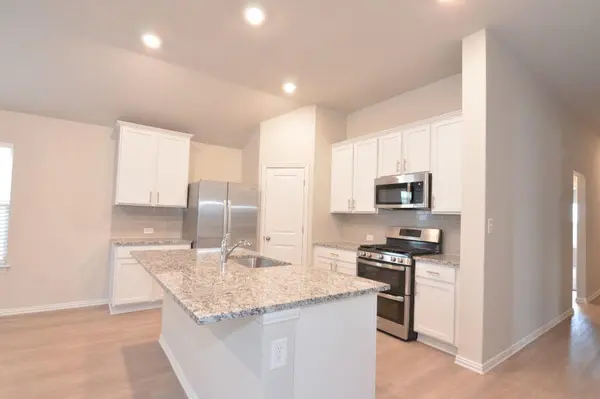 132 Bright Star LN, Georgetown, TX 78628