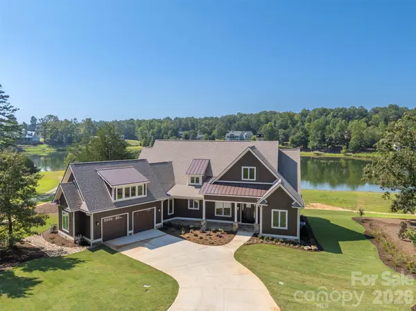 978 Mapleton LN, Columbus, NC 28722