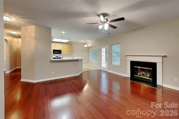5611 Timbertop LN, Charlotte, NC 28215