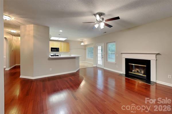 5611 Timbertop LN, Charlotte, NC 28215