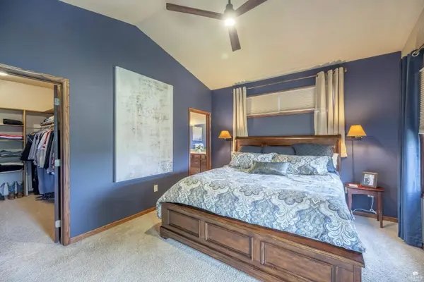 2810 Cedarsprings LN, Wamego, KS 66547