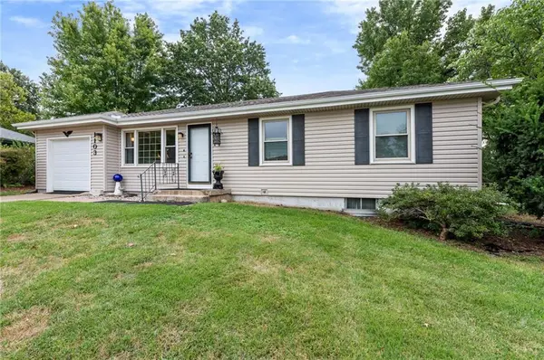 1103 W Ashbury ST, Olathe, KS 66061