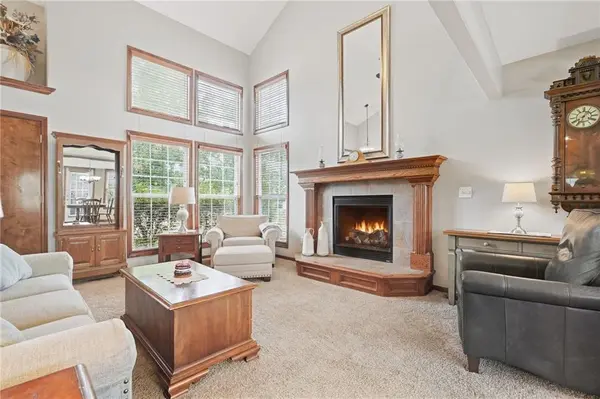 301 Andrea LN, Harrisonville, MO 64701