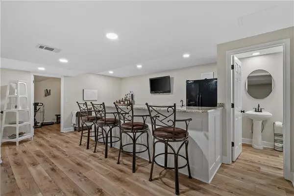 11104 W 109th TER, Overland Park, KS 66210