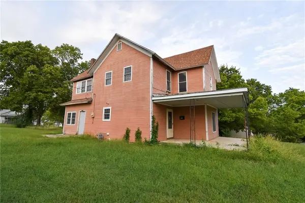 344 W 10th ST, Horton, KS 66439
