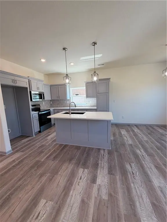 1313 NE Redwood CT, Oak Grove, MO 64075