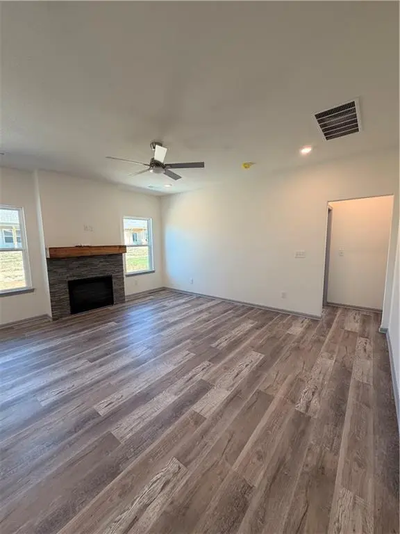 1313 NE Redwood CT, Oak Grove, MO 64075