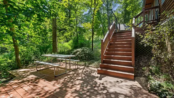 895 W Oakwood LN, Paoli, IN 47454-4745