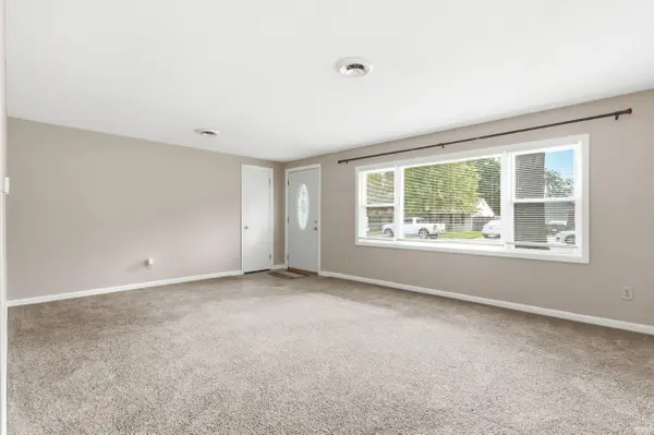3924 Indian Hills DR, Fort Wayne, IN 46809-1122