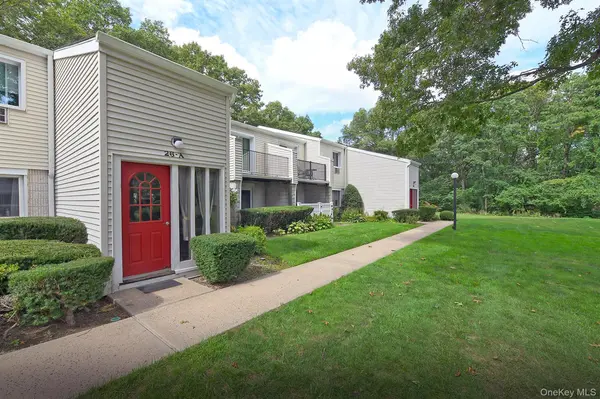 26 Richmond BLVD #2A, Ronkonkoma, NY 11779