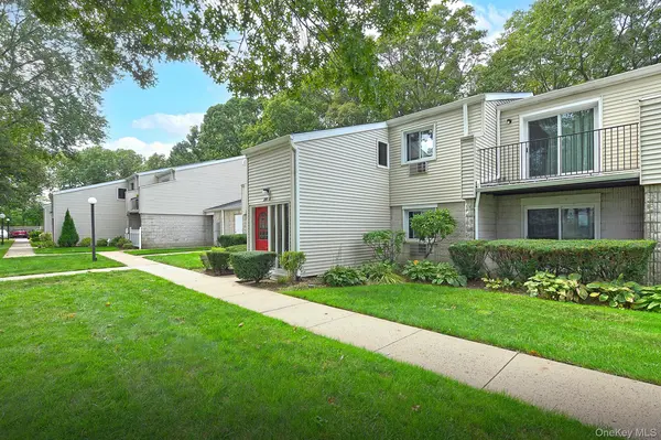 26 Richmond BLVD #2A, Ronkonkoma, NY 11779
