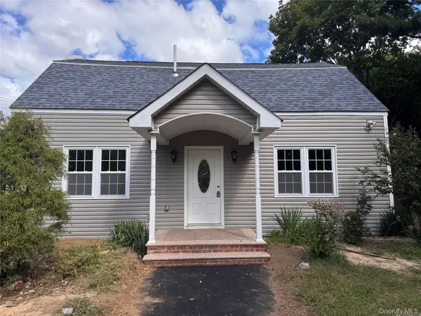 4 Barnes RD, Moriches, NY 11955