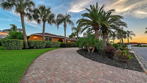 7137 WESTMORELAND DR, Sarasota, FL 34243
