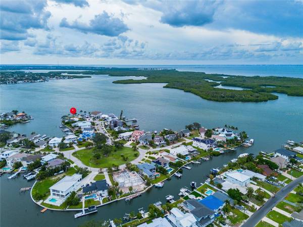 1931 ARROWHEAD DR NE, St Petersburg, FL, 33703 photo 9