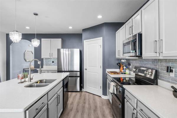 9646 TRONCAIS CIR, Thonotosassa, FL, 33592 photo 13