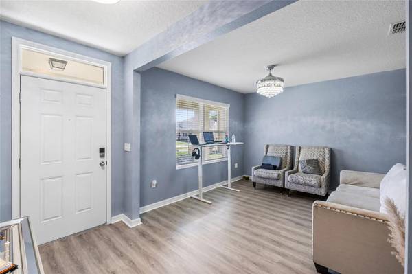 9646 TRONCAIS CIR, Thonotosassa, FL, 33592 photo 7