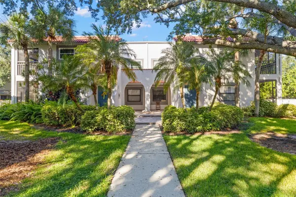 484 SANTA CRUZ PL NE #E, St Petersburg, FL 33703