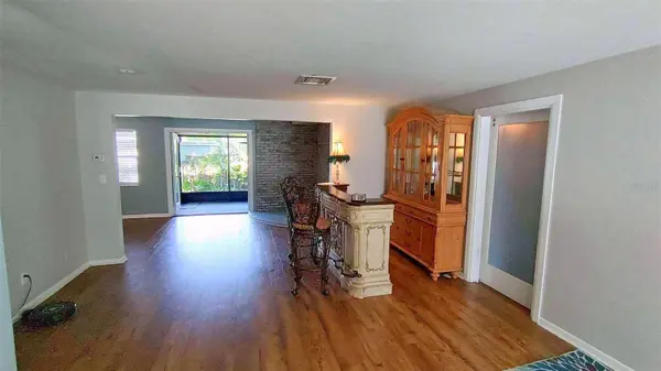 257 5TH ST NW, Largo, FL 33770