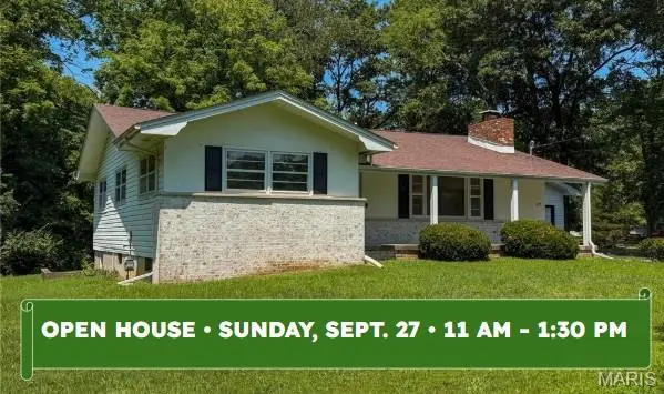 1227 W Henry ST, Staunton, IL 62088
