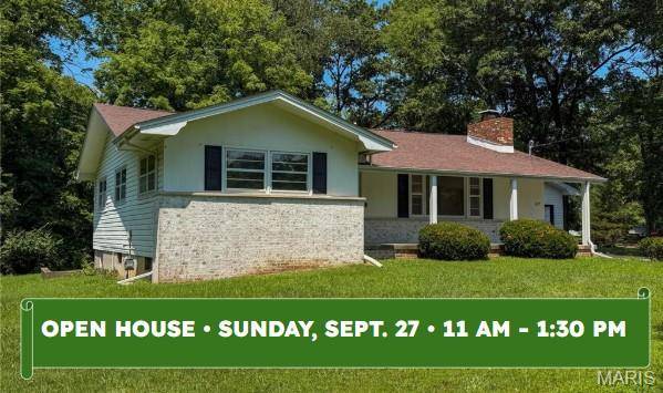 1227 W Henry ST, Staunton, IL 62088