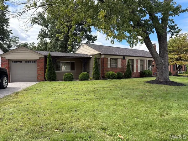 9360 Parkside DR, Brentwood, MO 63144