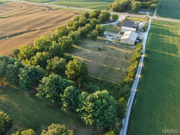 1522 W Market ST, Red Bud, IL 62278