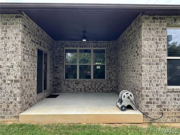 132 E Locust ST, Columbia, IL 62236