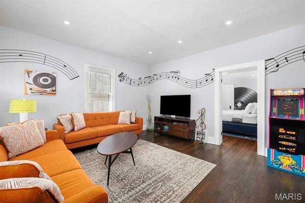 1219 S Main ST, St Charles, MO 63301