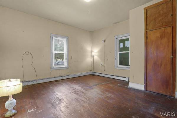 209 W 6th South ST, Mount Olive, IL 62069