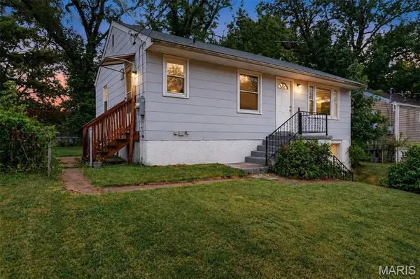 10160 Cloverdale DR, St Louis, MO 63136