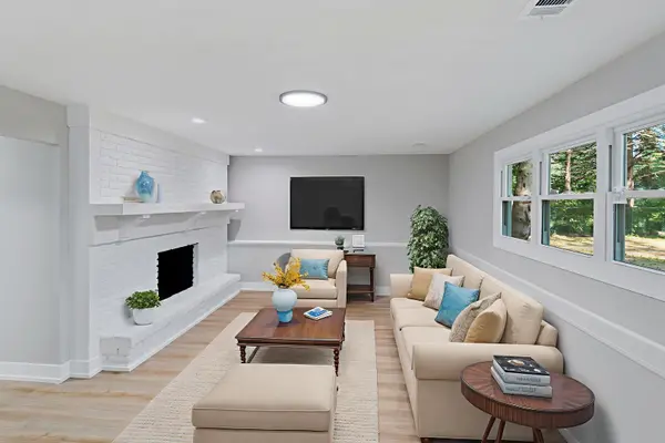 28W555 Leverenz RD, Naperville, IL 60564