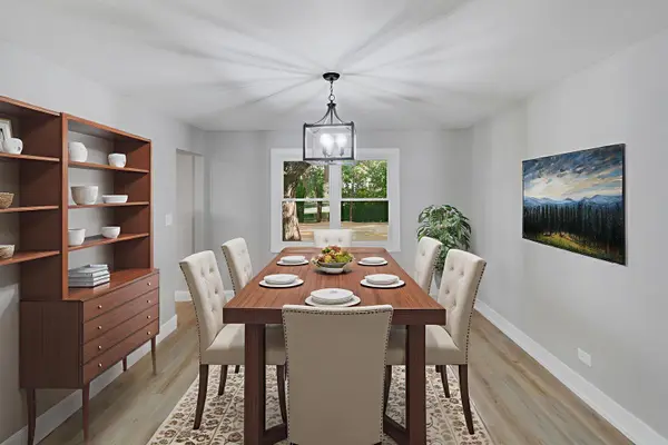 28W555 Leverenz RD, Naperville, IL 60564