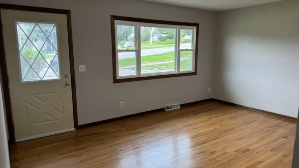 1331 SPRUCE HILLS DR, Bettendorf, IA 52722