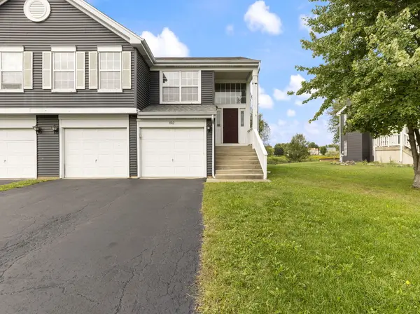 402 Gloria LN, Oswego, IL 60543