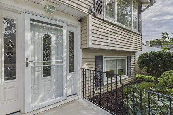 312 W Goebel DR, Lombard, IL 60148