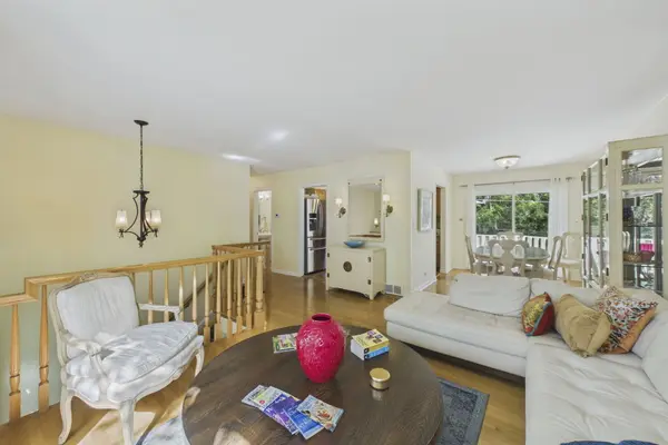 312 W Goebel DR, Lombard, IL 60148