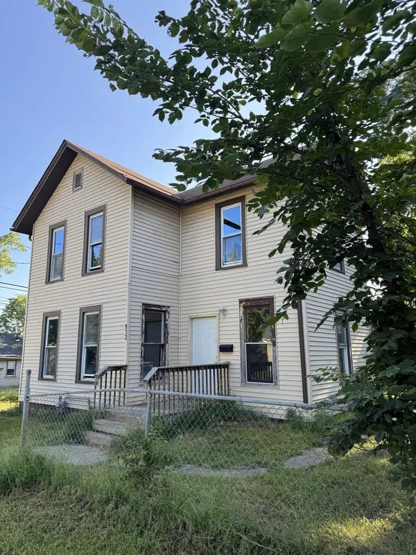 913 VINE ST, Davenport, IA 52804