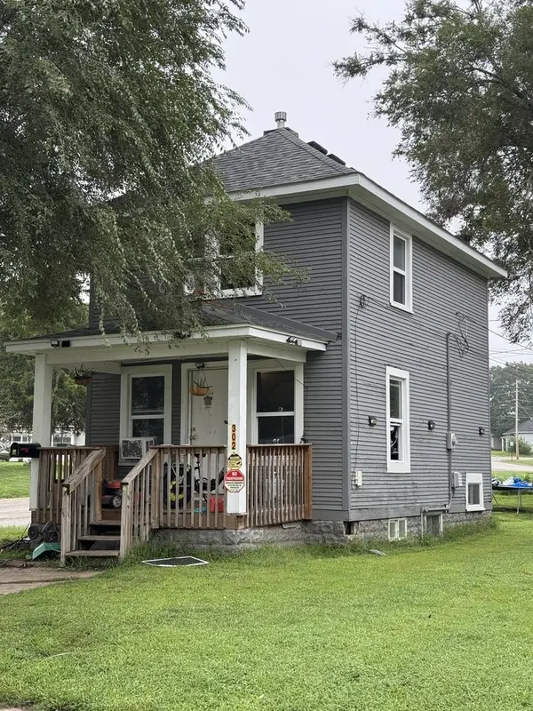 302 12th ST, East Moline, IL 61244