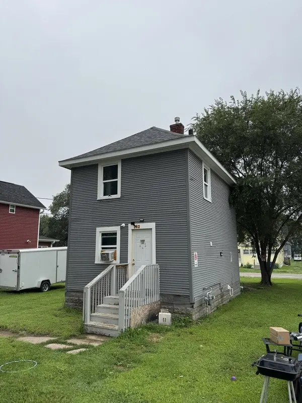 302 12th ST, East Moline, IL 61244