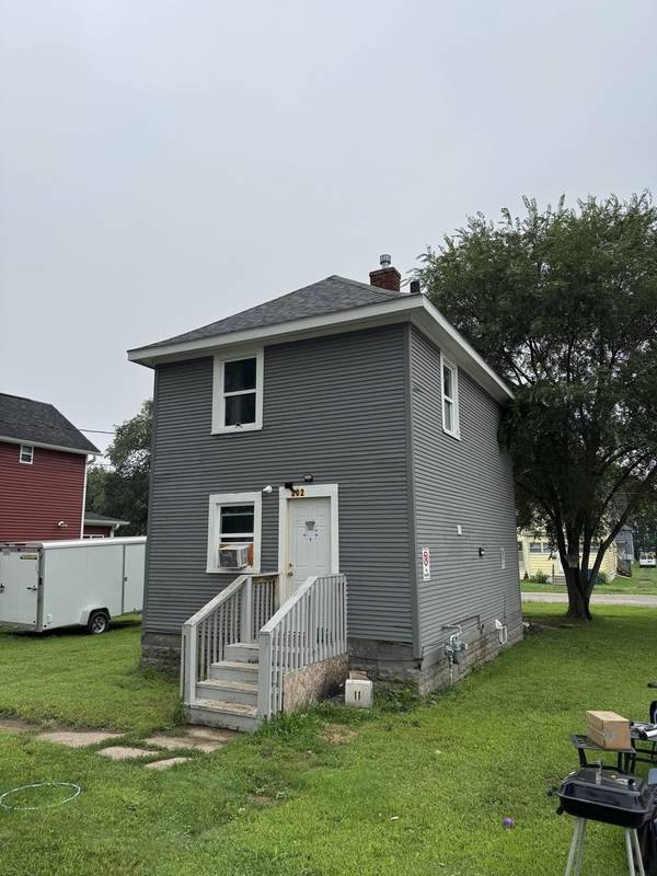 302 12th ST, East Moline, IL 61244