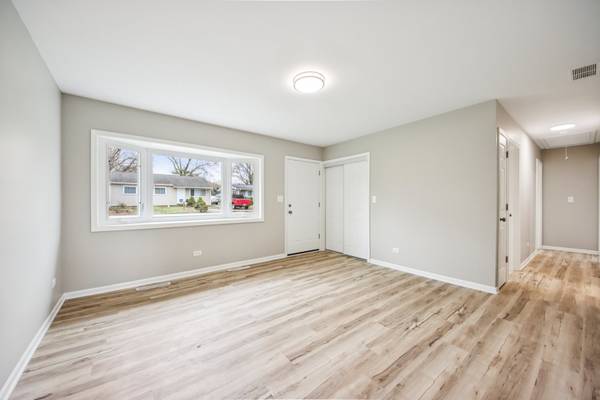 65 Della ST, Crystal Lake, IL 60014