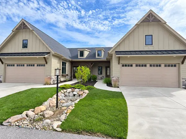 1916 W Woodglen CIR, Valparaiso, IN 46383