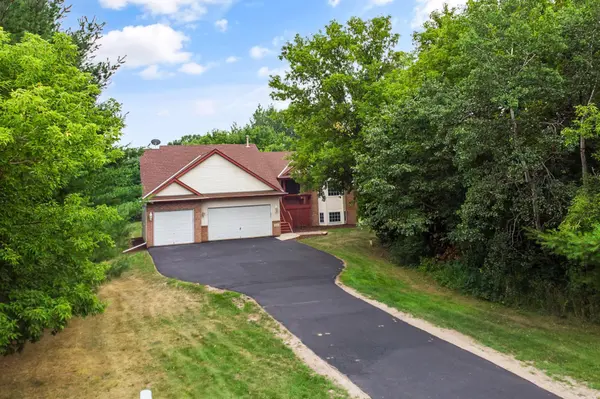 4540 200th LN NW, Oak Grove, MN 55303