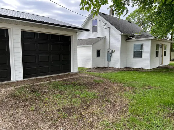 201 S Nelson ST, Cyrus, MN 56381